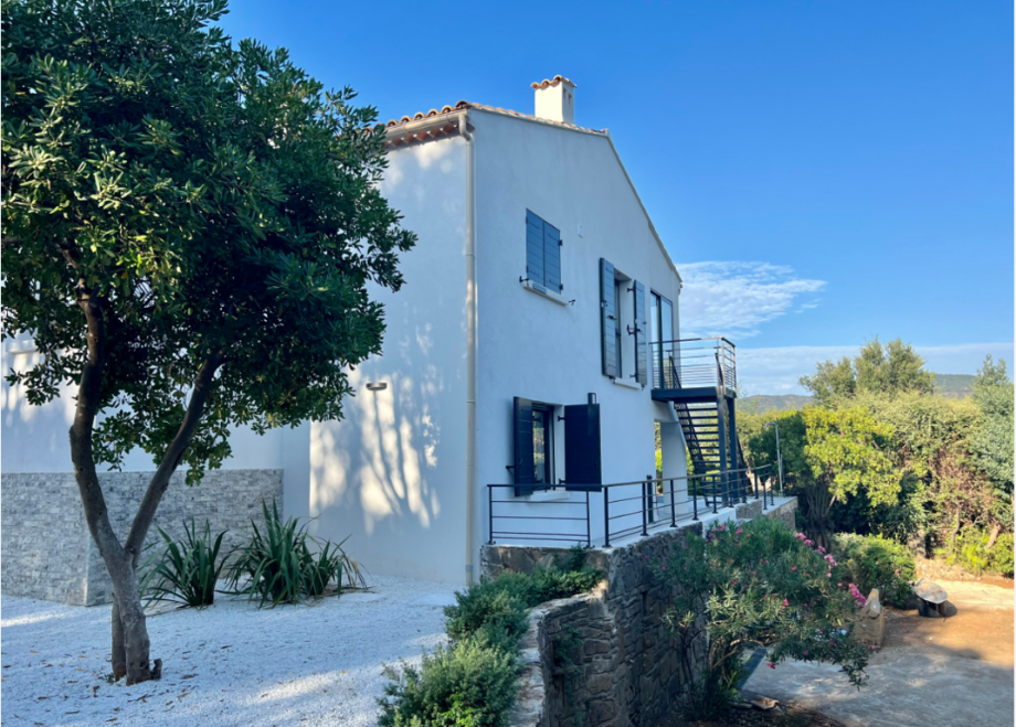 Villa de rêve à la Croix Valmer, décorée et agencée par Mylène VIAUD